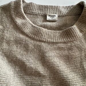 Abercrombie & Fitch women’s Beige tan xl knit batwing Sweater